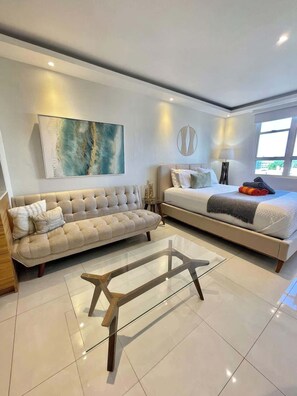 Strykjärn/strykbräda, wi-fi och sängkläder