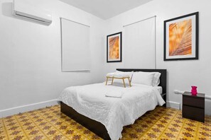 2 chambres, fer et planche à repasser, Wi-Fi, draps fournis