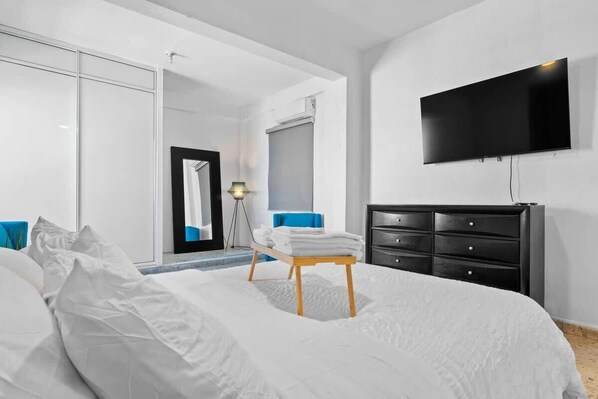 2 bedrooms, desk, iron/ironing board, WiFi