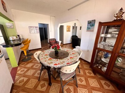 Chic 2-bedroom apartment with WiFi, fitness room in vibrant Vacoas-Phoenix