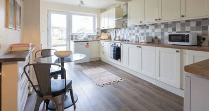 3br-garden-freeparking-neartowncentre
