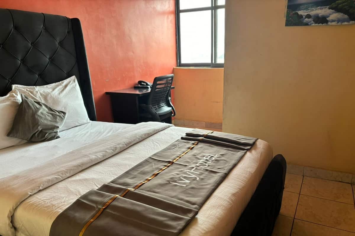Ropa de cama de alta calidad, escritorio, wifi gratis y ropa de cama