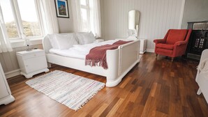 Classic Triple Room, Multiple Beds, Lake View, Ground Floor - Sakrisøy Gjestegård-Solbakken anno 1880 (Nordland)