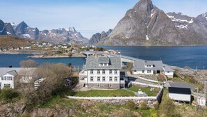 Exterior - Sakrisøy Gjestegård-Solbakken anno 1880 (Nordland)