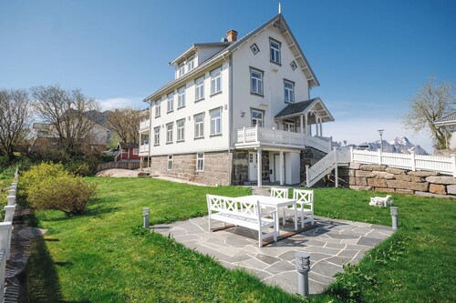 Sakrisøy Gjestegård-Solbakken anno 1880
