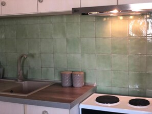 Classic-huoneisto, 1 makuuhuone, kaupunkinäköala | Yksityinen keittiö | Täysikokoinen jääkaappi, uuni, liesi, espressokone
