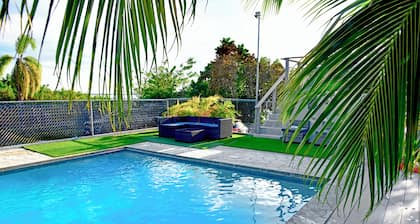 Luxurious 2-Bed Beachfront Suite - Private West Wing - Black River Landing Strip