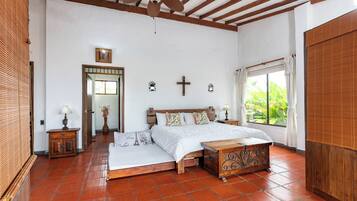 4 bedrooms, iron/ironing board, travel cot, free WiFi