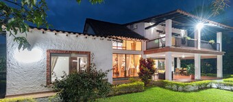 Country house-Chalet in El Caimo, Armenia with private pool and BBQ