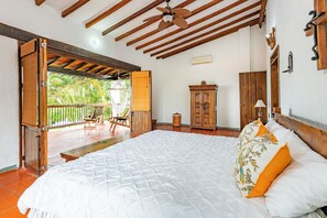 4 bedrooms, iron/ironing board, travel cot, free WiFi