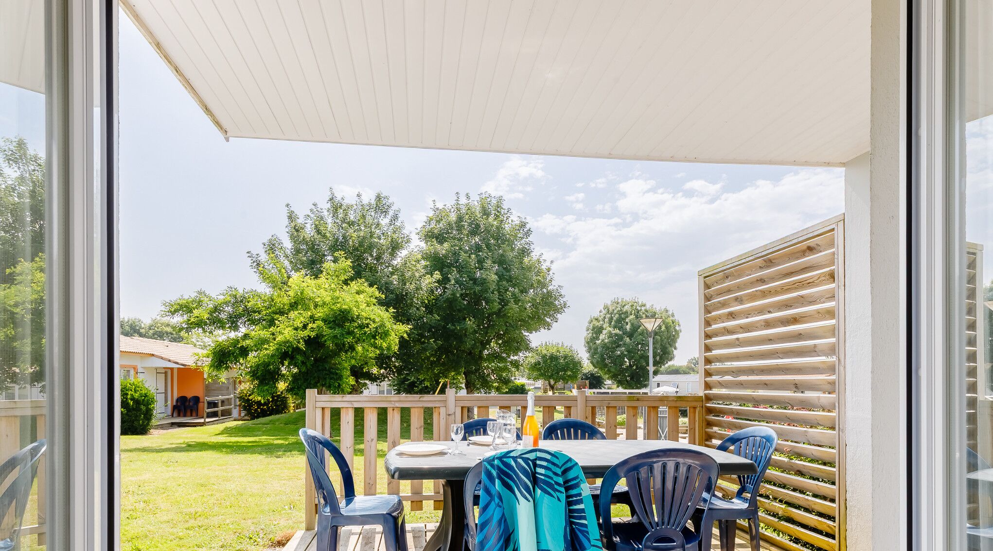 屋外ダイニングエリア