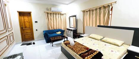 2 makuuhuonetta, silitysrauta/-lauta, Wi-Fi, vuodevaatteet