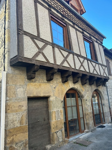 Remarkable house from XVIth, renovated, ideal pied-à-terre for visiting the LOT.