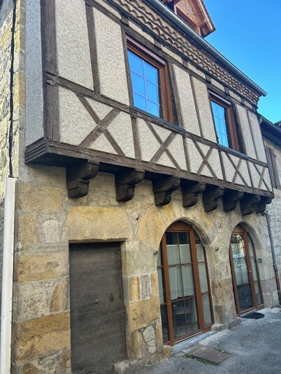 Remarkable house from XVIth, renovated, ideal pied-à-terre for visiting the LOT.