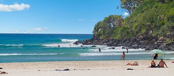 Joy Apartment 3 - Luxurious Apartment in the Heart of Coolangatta - Min. 3N - Linen Provided