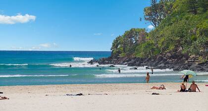 Joy Apartment 3 - Luxurious Apartment in the Heart of Coolangatta - Min. 3N - Linen Provided