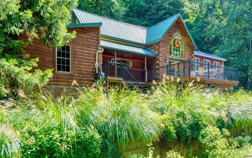 5 Acre Log Cabin- Bring Your Boat and Kayaks! 1 Minute To River Access!