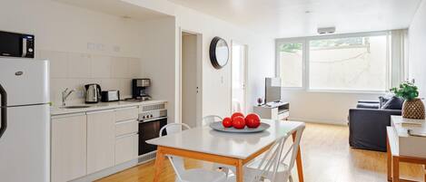 雪櫃、微波爐、焗爐、咖啡機/沖茶器