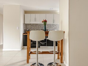 Réfrigérateur, micro-ondes, four, cafetière/bouilloire