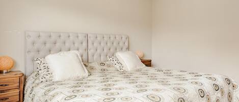 3 間睡房、熨斗/熨衫板、上網、床單