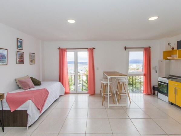 1 bedroom, iron/ironing board, internet, bed sheets