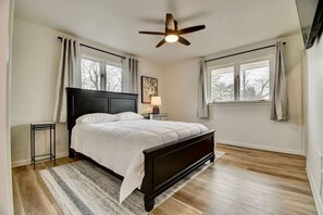 4 bedrooms, desk, free WiFi, bed sheets