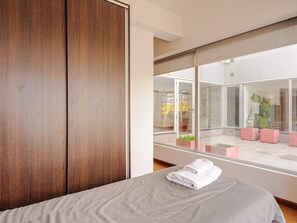 2 bedrooms, internet