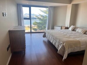 2 bedrooms, iron/ironing board, WiFi