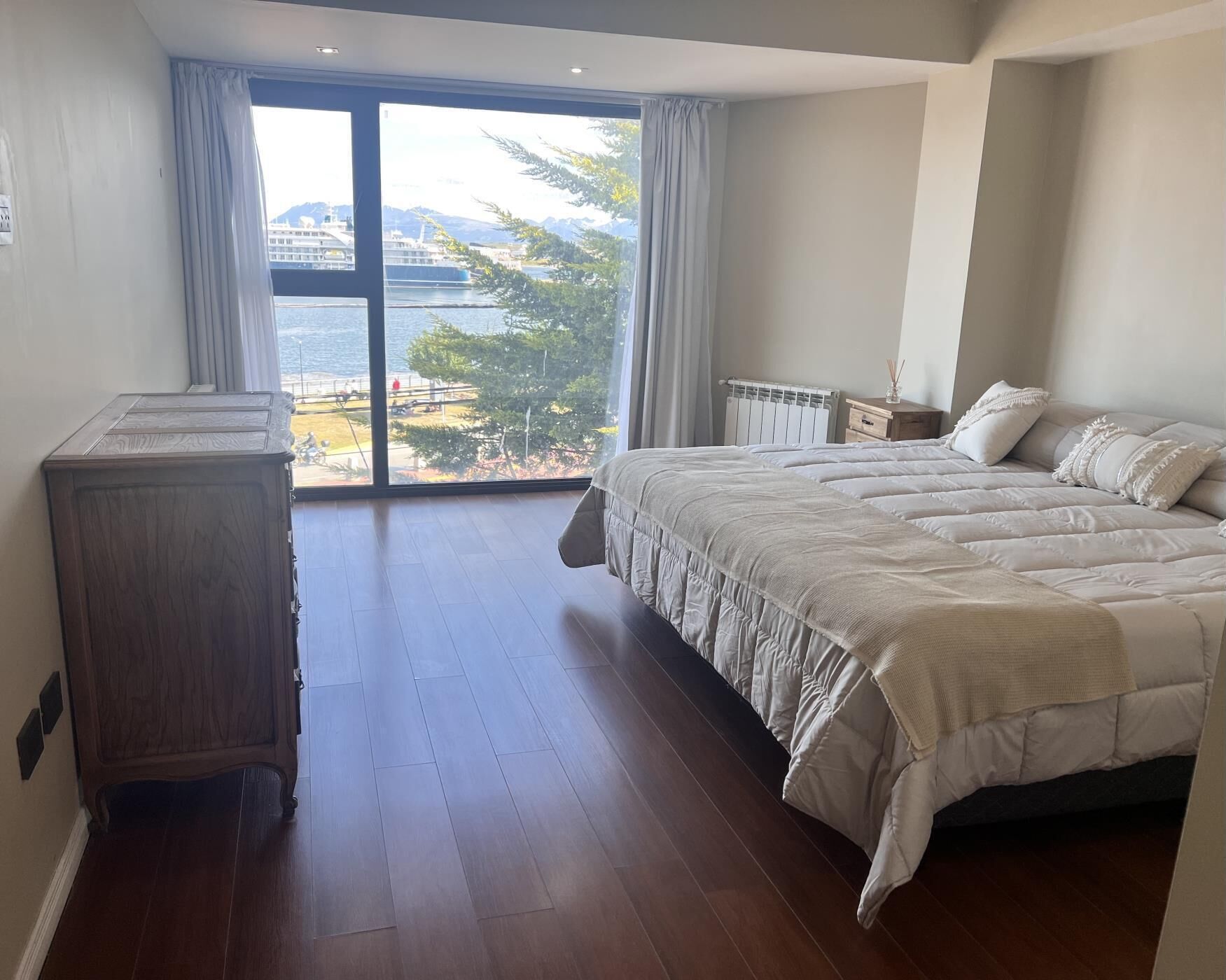 2 habitaciones, tabla de planchar con plancha y wifi 