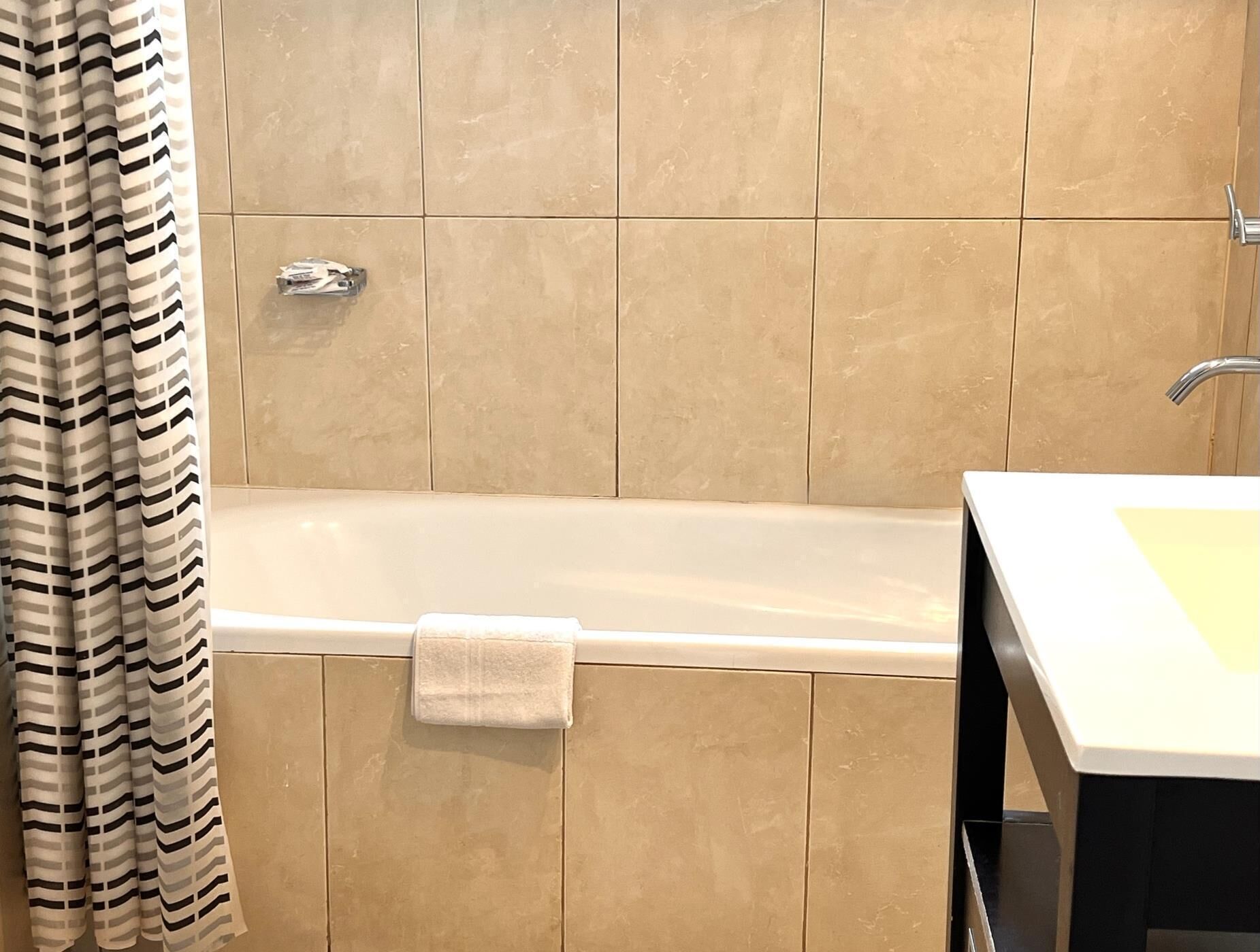 Dusch, hårtork och handdukar