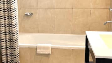 Dusch, hårtork och handdukar