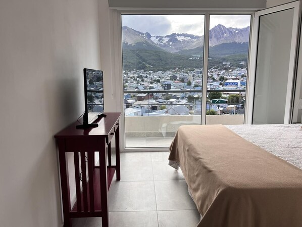 2 bedrooms, iron/ironing board, Internet, bed sheets