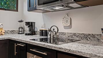 Condo phong cách cổ điển, sát bãi biển | Bếp riêng