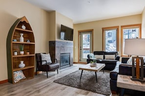 TV, fireplace