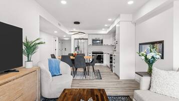 Televisión y chimenea