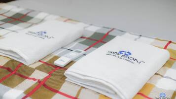 Dusche, Whirlpool, Haartrockner, Bidet