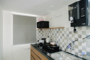 Microondas, horno, parrilla de estufa y lavavajillas 