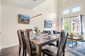 Dining - Sleeps 8! 1003sqft Loft + Pool, Hot Tub Near Banff (Canmore)