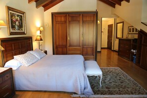 Deluxe Studio, City View | Iron/ironing board, free WiFi - La Pontiga (Pilona)