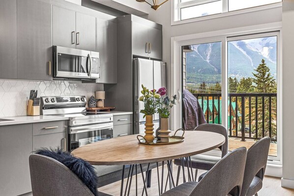 Fridge, microwave, oven, stovetop - Delightful 3BR Condo w/ AC+Stunning Mountain Views (Canmore)