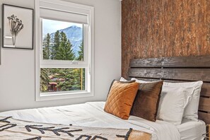 3 bedrooms, iron/ironing board, WiFi, bed sheets - Delightful 3BR Condo w/ AC+Stunning Mountain Views (Canmore)