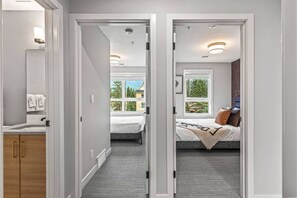 3 bedrooms, iron/ironing board, WiFi, bed sheets - Delightful 3BR Condo w/ AC+Stunning Mountain Views (Canmore)