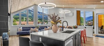 4BR Luxury Mountain Retreat| Pvt HotTub| Sleeps 17