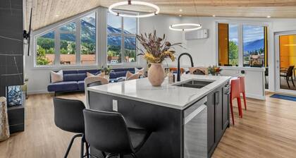 4BR Luxury Mountain Retreat| Pvt HotTub| Sleeps 17