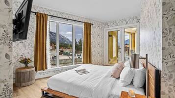 4 bedrooms, iron/ironing board, free WiFi, bed sheets