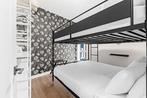 5 slaapkamers, een strijkplank/strijkijzer, wifi, beddengoed
