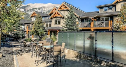 Amazing 3BR Condo W/Hot Tub Access and Mtn Views!