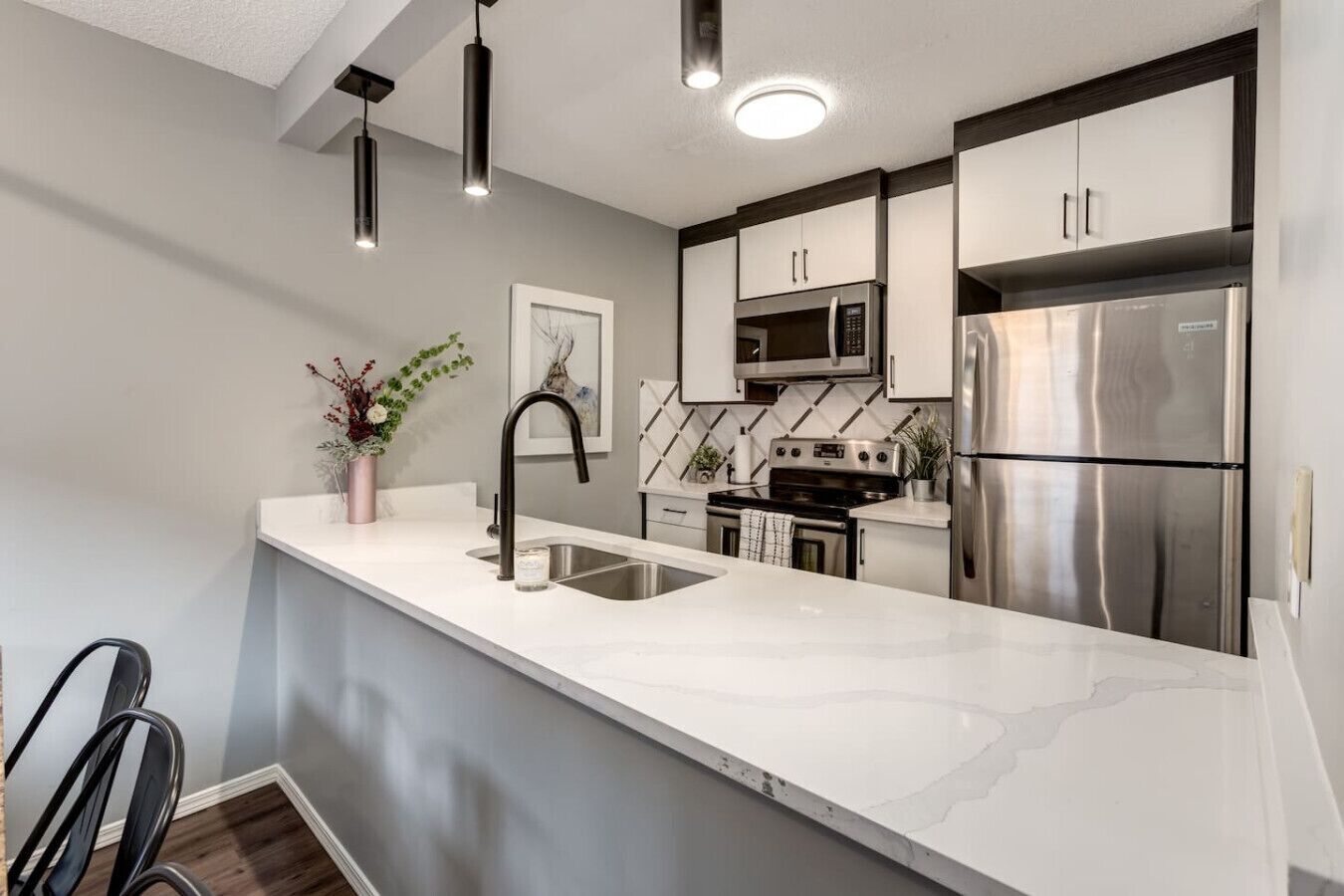 Kjøleskap, mikrobølgeovn, ovn og kokeplater