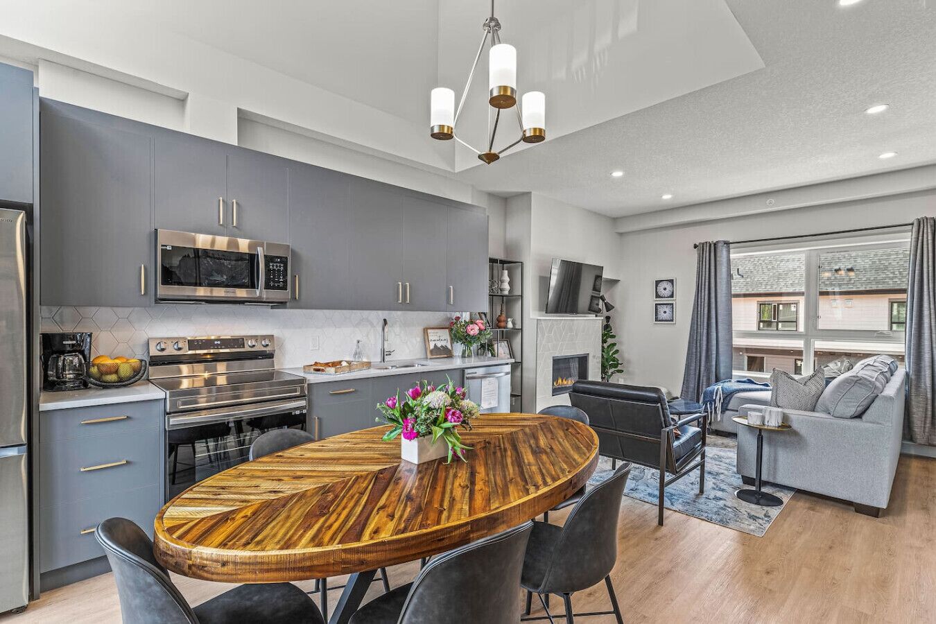 Frigorifero, microonde, forno, piano cottura