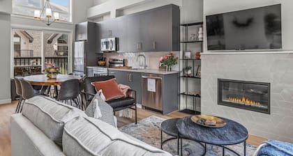 New 3BR w/ Mountain Views Near DT / Hot Tub & Pool